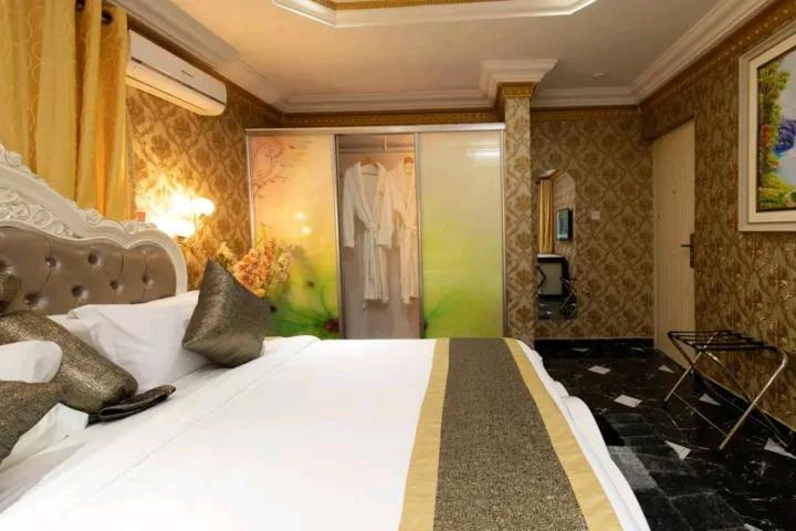 Ag Hotel And Suites Ogbodjo Exterior photo